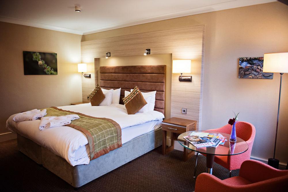 Delta Hotels By Marriott Cheltenham Chase Экстерьер фото