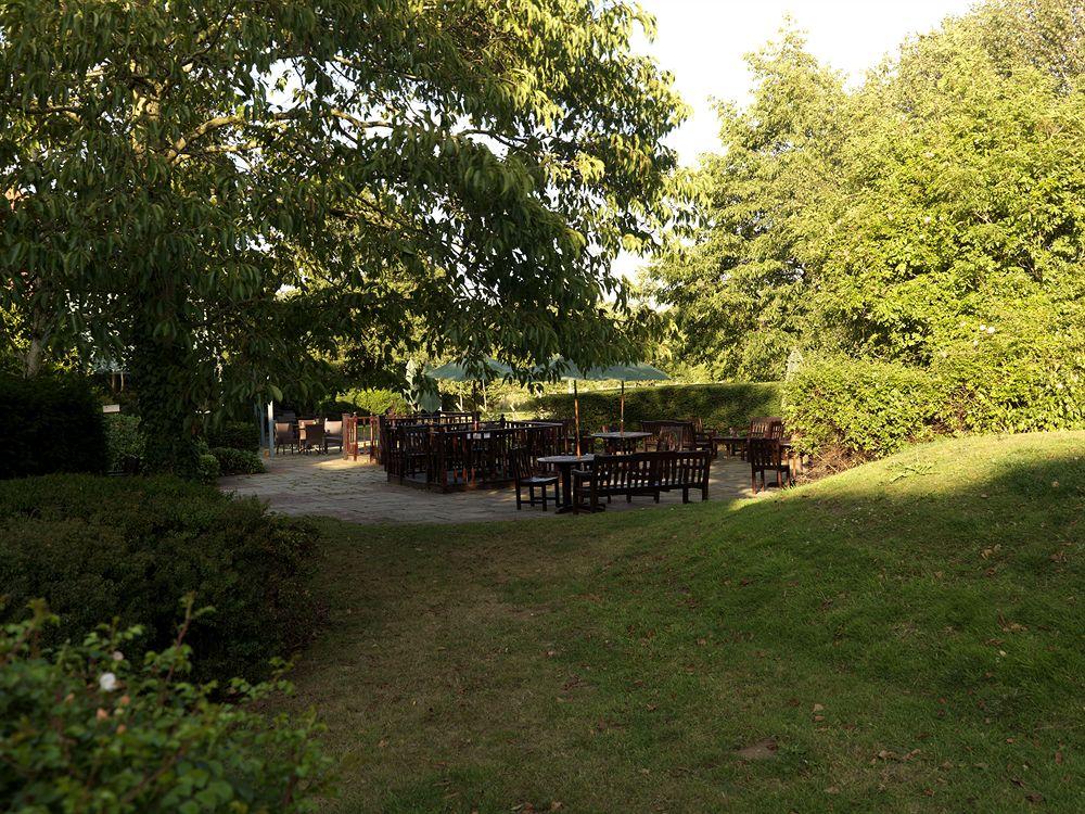 Delta Hotels By Marriott Cheltenham Chase Экстерьер фото