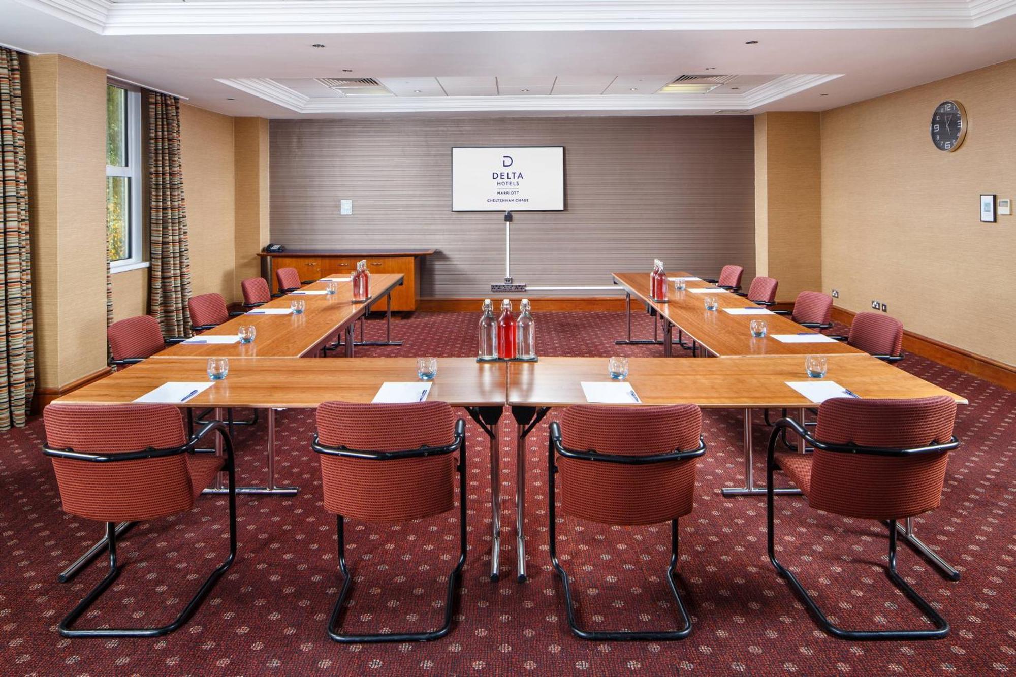 Delta Hotels By Marriott Cheltenham Chase Экстерьер фото