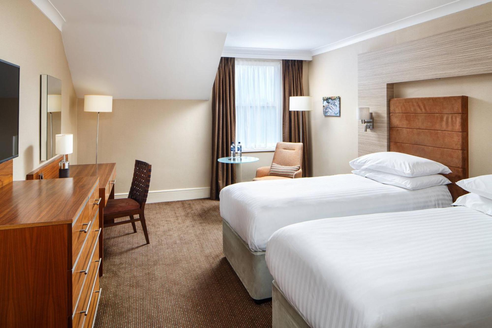 Delta Hotels By Marriott Cheltenham Chase Экстерьер фото