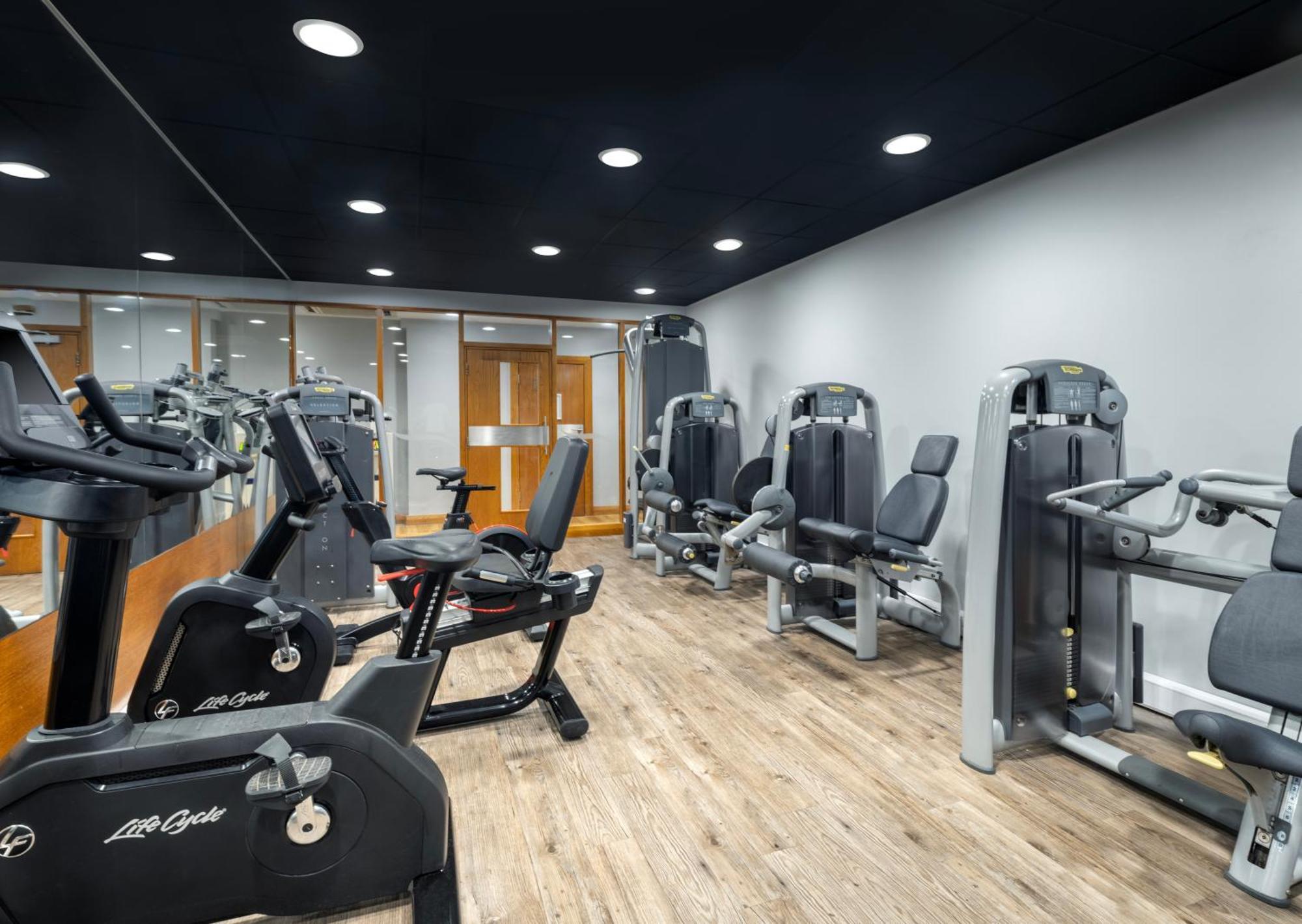 Delta Hotels By Marriott Cheltenham Chase Экстерьер фото